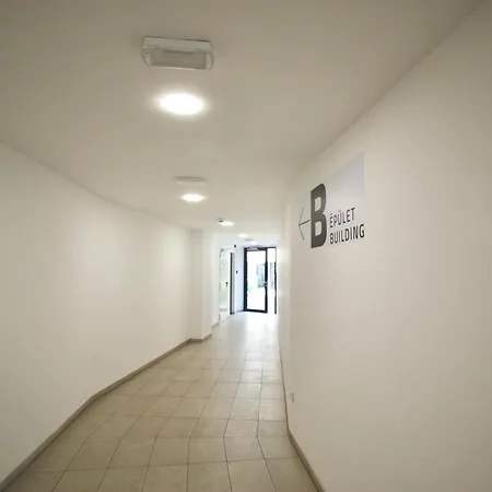Erkel Estate At Kalvin Ter, 4 People, 2 Bathroom, Free Parking Daire *